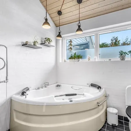 Carlina - 700m To The Fjord By Interhome